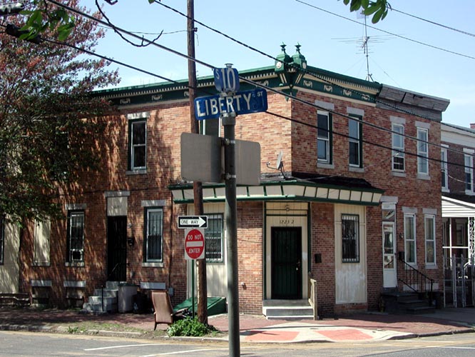 1221–1223 South 10th Street, April 2004