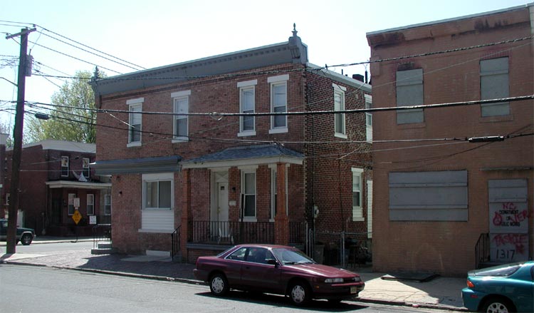 1317–1319 South 10th Street and 911 Mechanic Street, April 2004