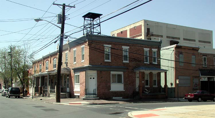 1317–1319 South 10th Street and 911 Mechanic Street, April 2004