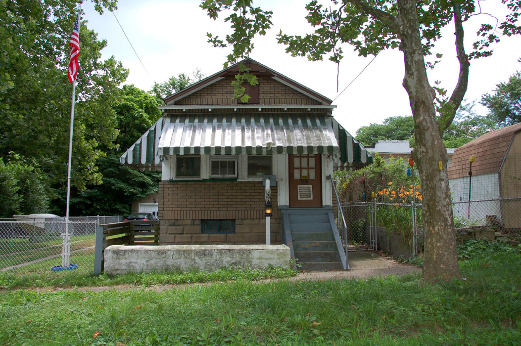 2910 Adams Avenue, photographed June 25, 2011