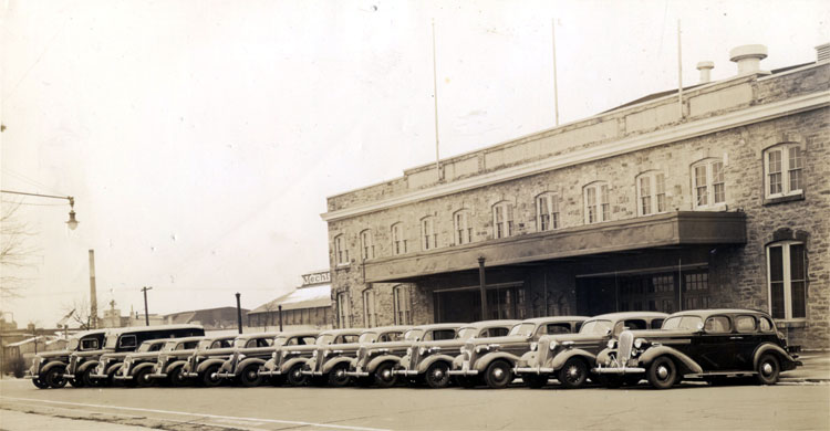 30s-carsatconvhall-001b.jpg