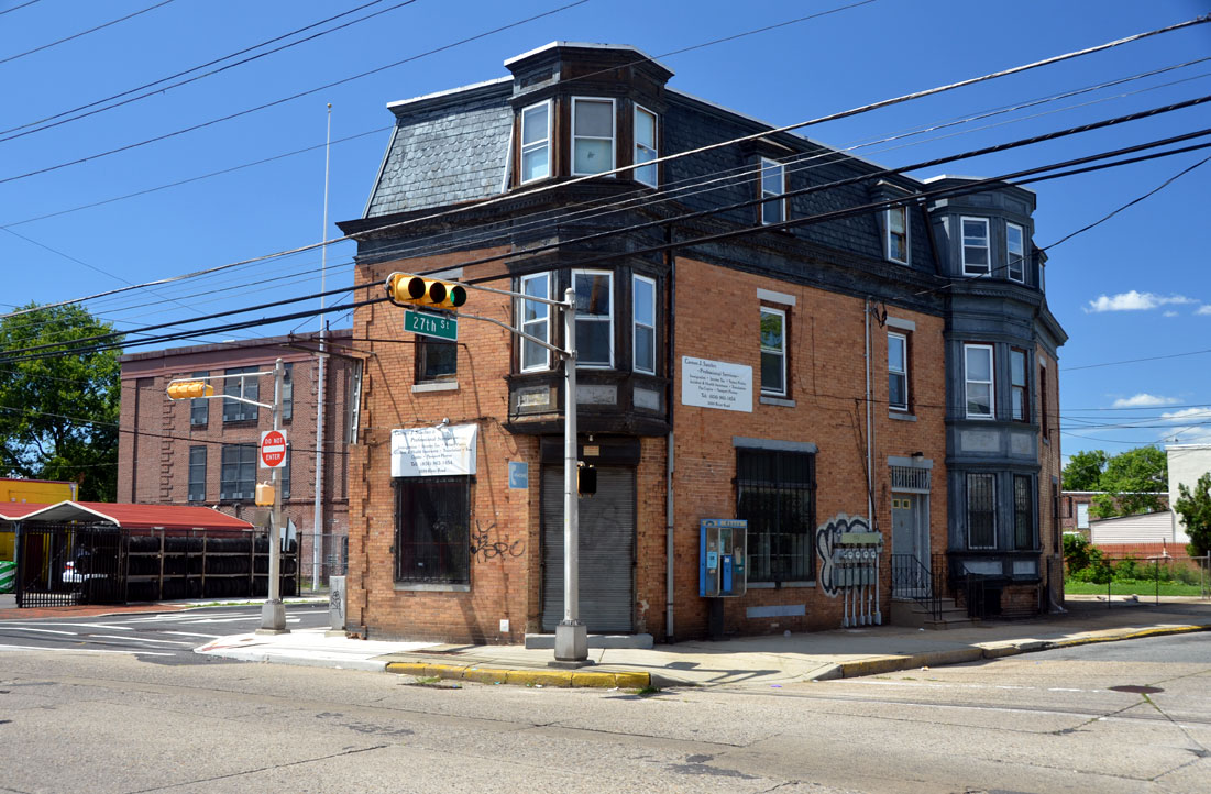 Southwest corners of North 27th Street and River Avenue, August 22, 2011