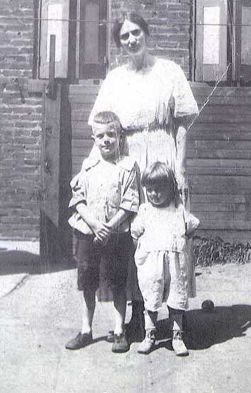 Violet Ford Middleton and sons Louis and Georgie, 222 Church Place
