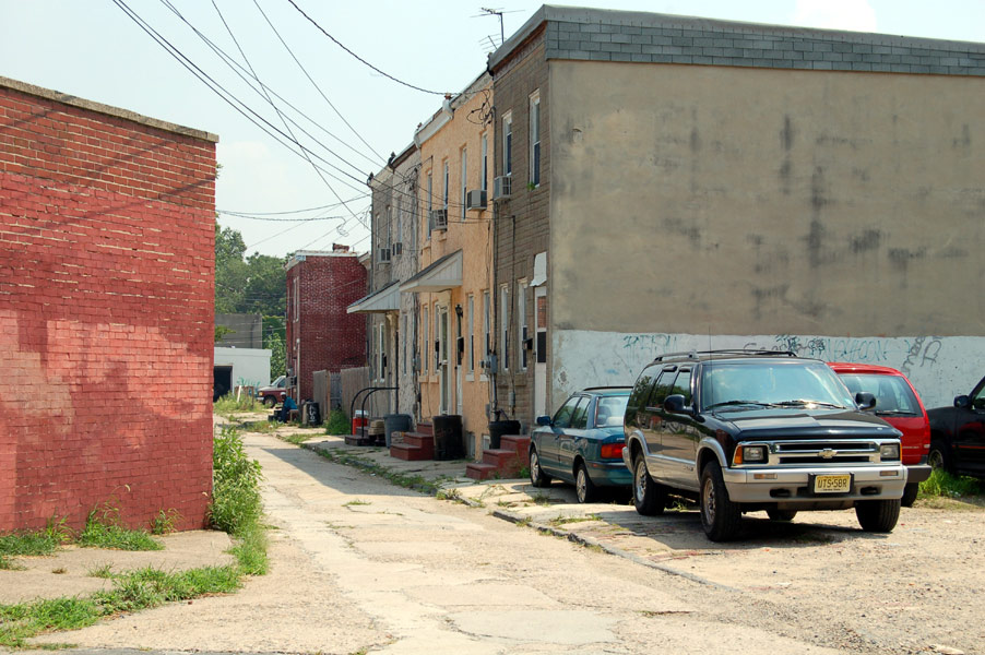 Looking south on Diamond Street from Mount Vernon Street, August 2, 2006