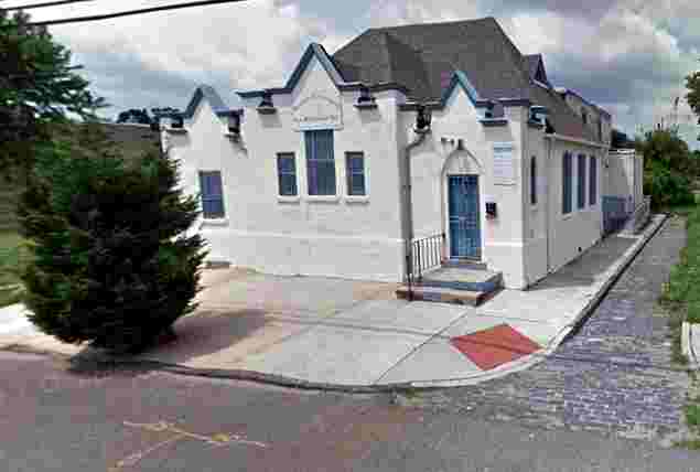 915 North Front Street as La Hermosa Iglesia Pentecostal, 1999–2019