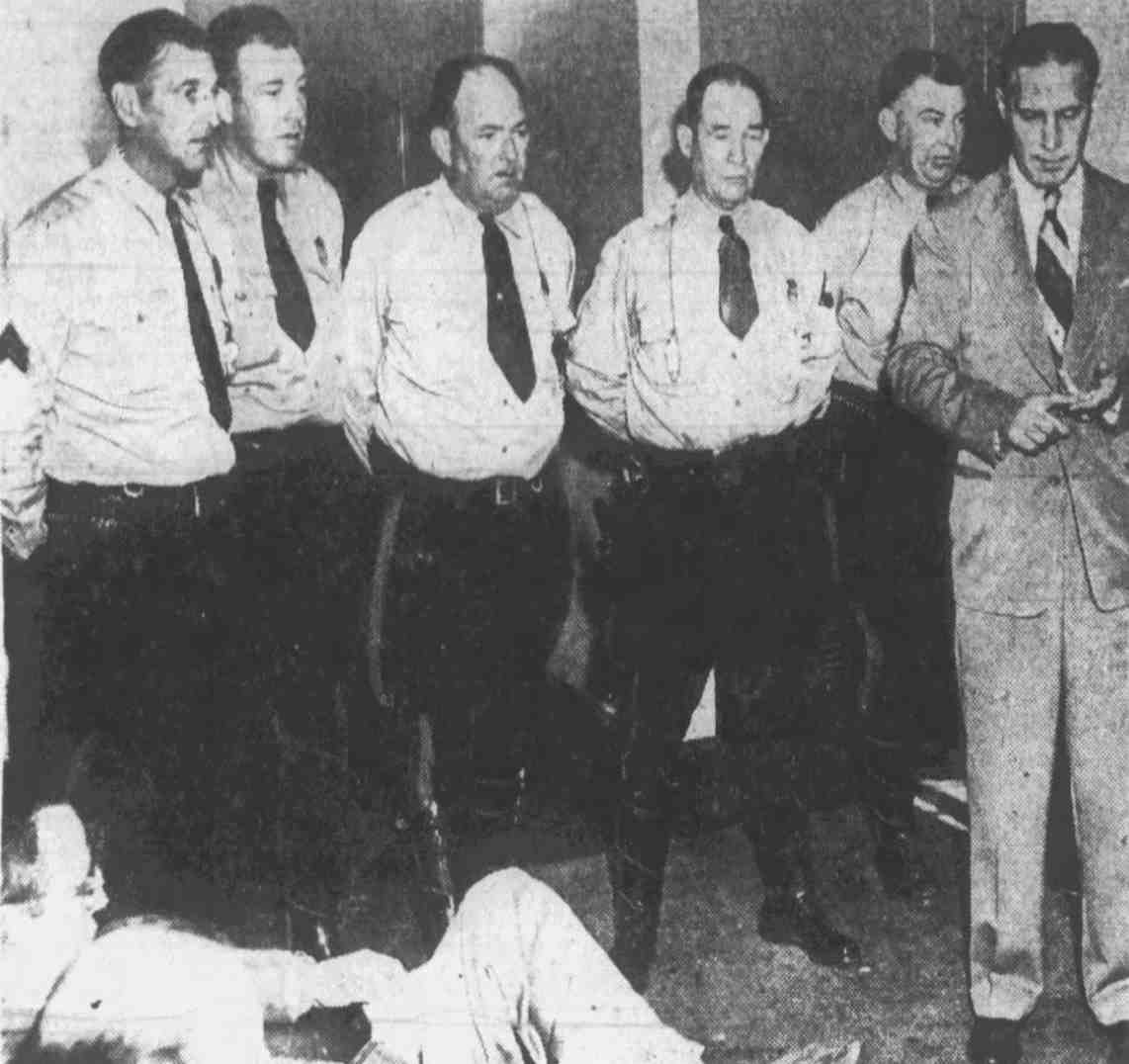 Five traffic officers questioned in the dual-job case, 1948