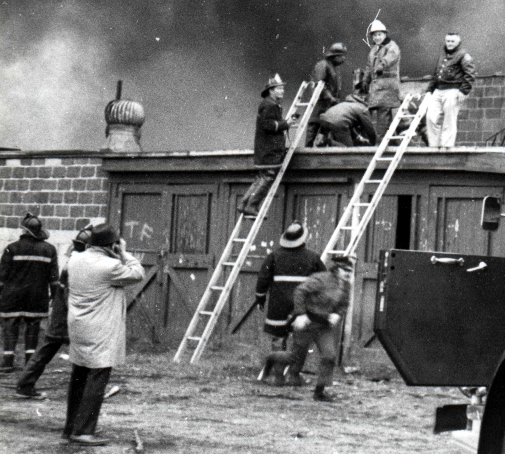 Evans Company fire, December 19, 1971. Photo by Bob Bartosz.