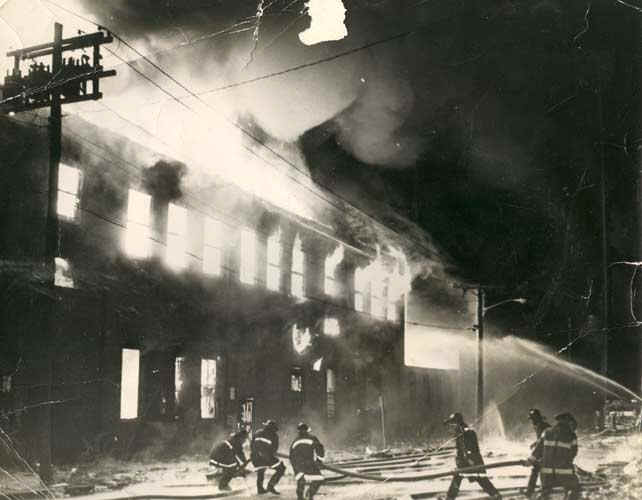 Evans Company fire, December 19, 1971 — taken shortly before the wall collapsed, as also depicted on the cover of Fire Engineering magazine March 1972 edition. Photo by Bob Bartosz.