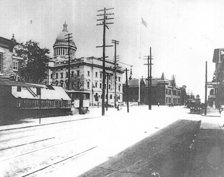 Looking east on Federal Street toward Broadway from the 500 block, around 1909