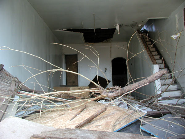 2048–2054 Arlington Street interior — February 7, 2004