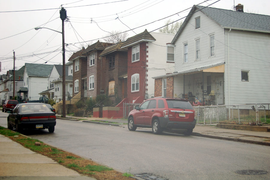 Looking south on North 34th Street from Merriel Avenue, April 3 2009