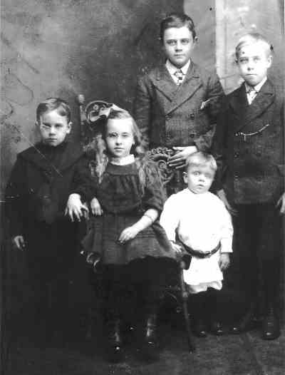 Dildine children, about 1905, 36 North 34th Street