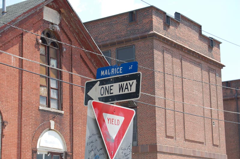 Intersection of Sycamore Street and Maurice Street, 2006.