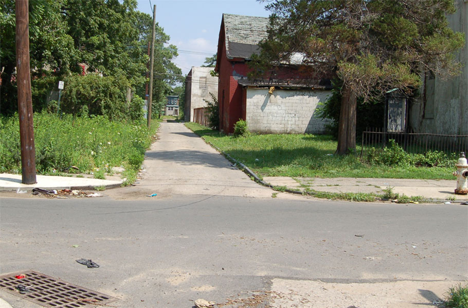 Intersection of Sycamore Street and Maurice Street, 2006.