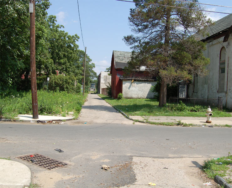 Intersection of Sycamore Street and Maurice Street, 2006.