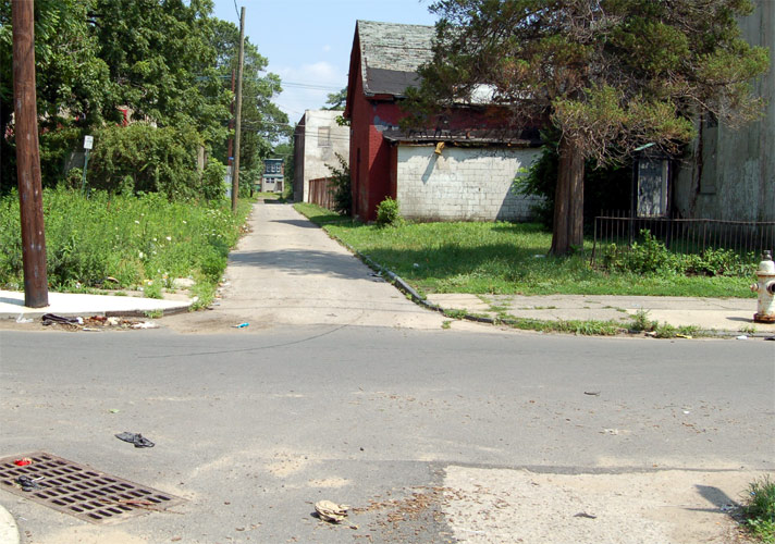 Intersection of Sycamore Street and Maurice Street, 2006.