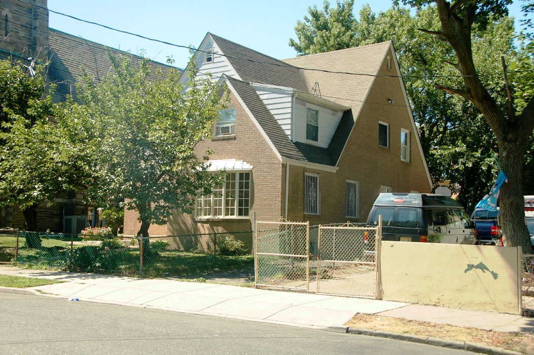 909 North 26th Street — Christus Evangelical Lutheran Church parsonage, July 2011