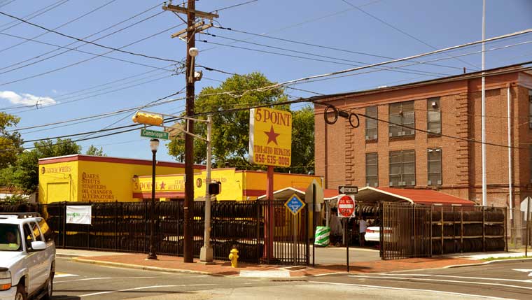 River Road at North 27th Street, looking southwest, August 2011