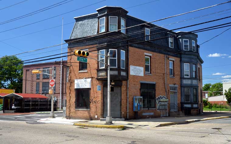 River Road at North 27th Street, looking southwest, August 2011