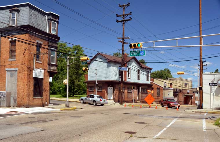 River Road at North 27th Street, looking northwest, August 2011