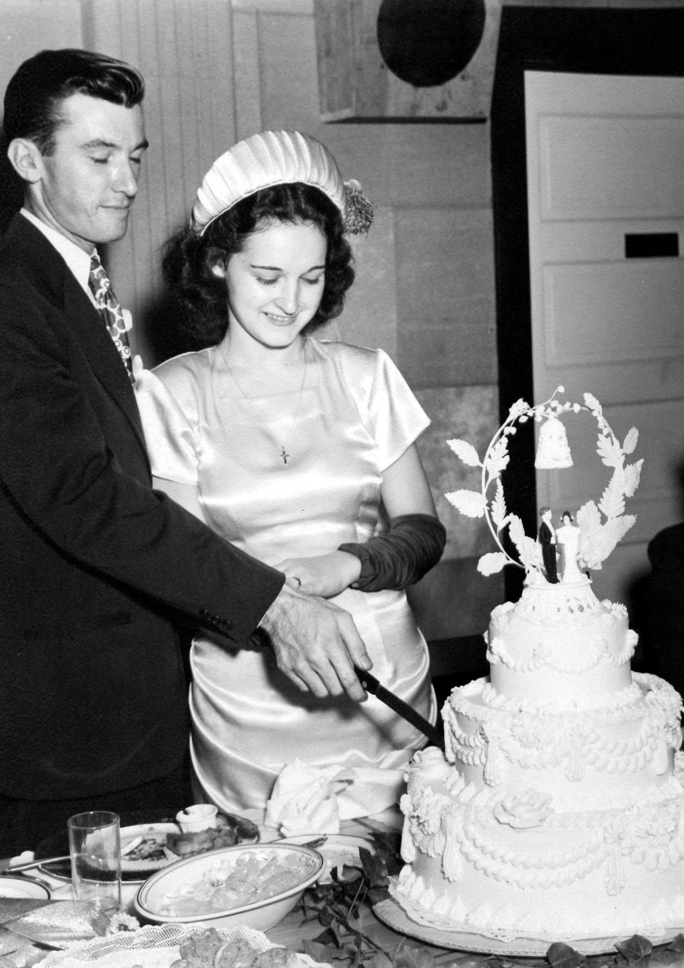 Kelly-Engel wedding cake, October 1947