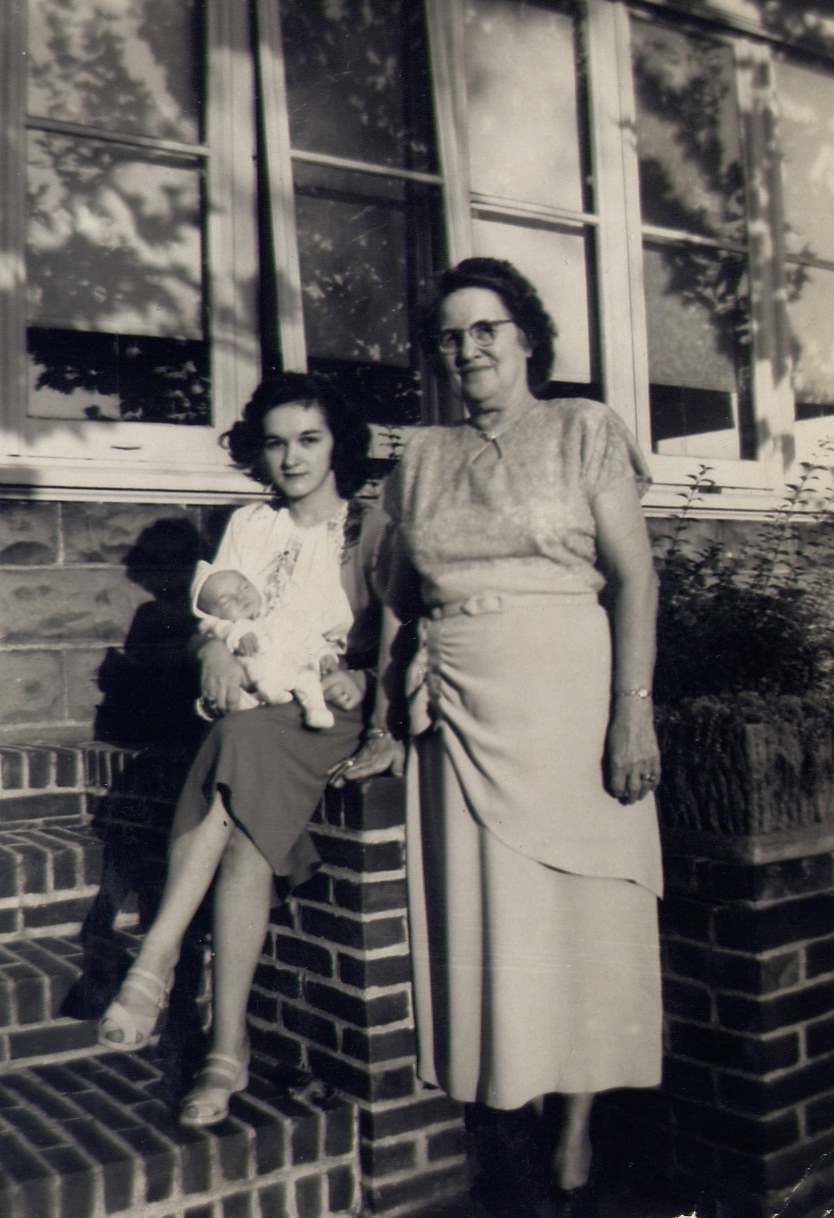 Jane Kelly, Eva Roles Kelly and Carol Kelly, 1949