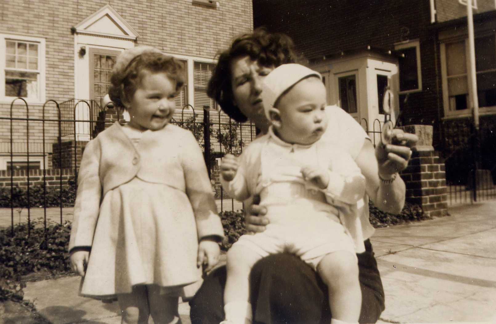 Carol, Brian and Eva Mae Roles Kelly, Roles Court, 1952