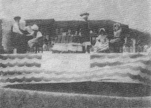 Pulaski Day Parade, Camden, 1976 — "Mending Our Heritage" float