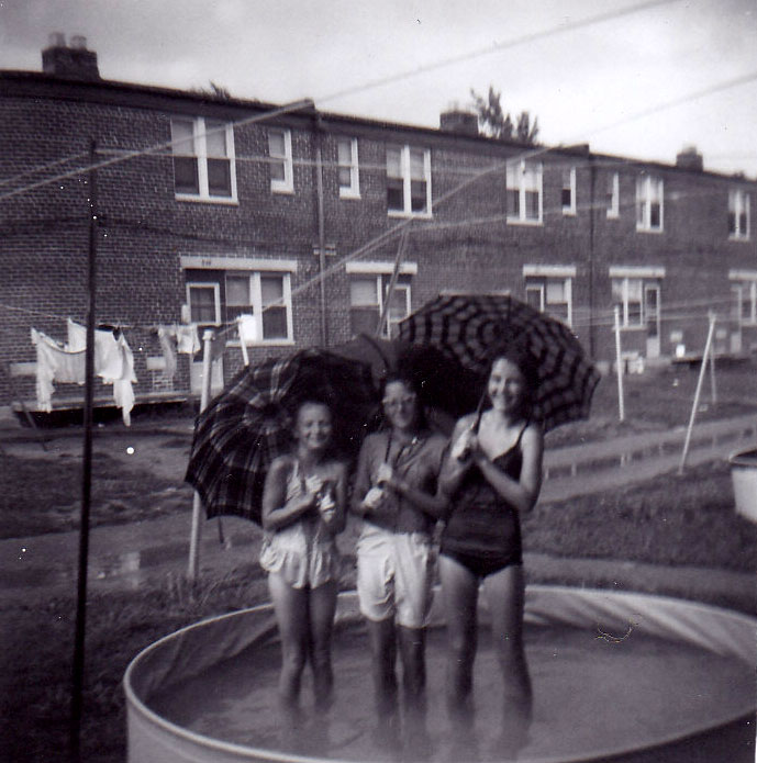 Mary Fritschie and friends, Ablett Village