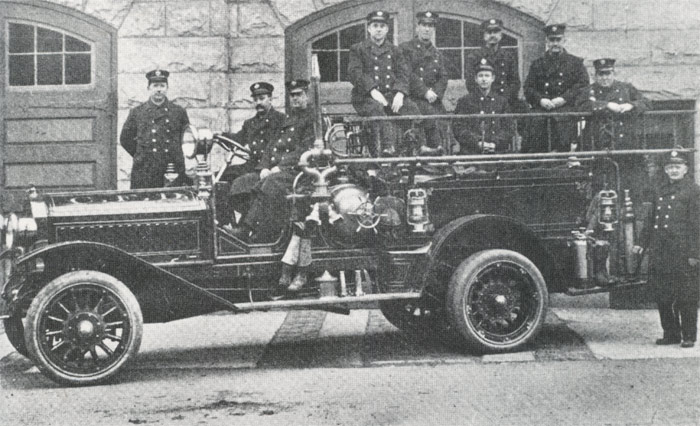 1912 Robinson Combination Chemical and Hose Wagon, Engine Company 2, with crew