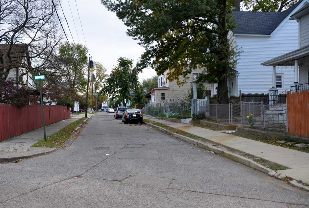 Looking south along North 35th Street from Merriel Avenue, 2011