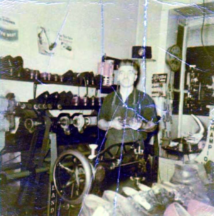 424 North 3rd Street. 1947-1958 Dominick Yemmallo & Family Shoe Repair. Photo Courtesy of Donna Yemmallo Meidt.