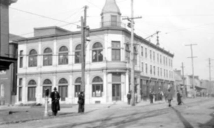 Intersection of South 3rd Street & Spruce Street. 1900s-1930s Northwest Corner of South 3rd & Spruce Street - The Travis Building Photo from 1912.